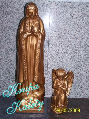 Figury z tworzyw sztucznych.