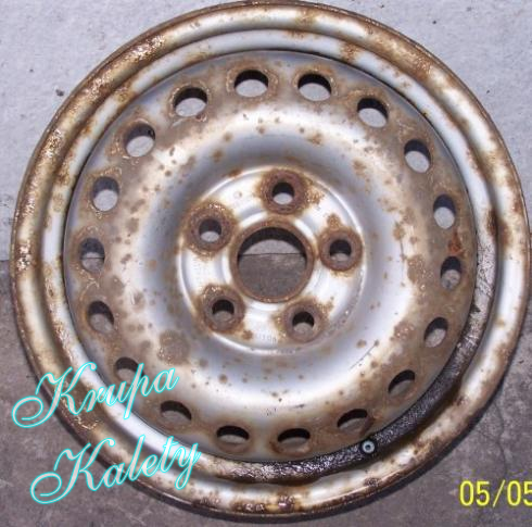 Felga przed i po piaskowaniu. Etapy odnawiania.