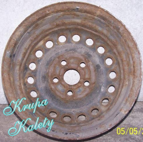 Felga przed i po piaskowaniu.