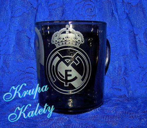 Kubek z piaskowanym grawerem.