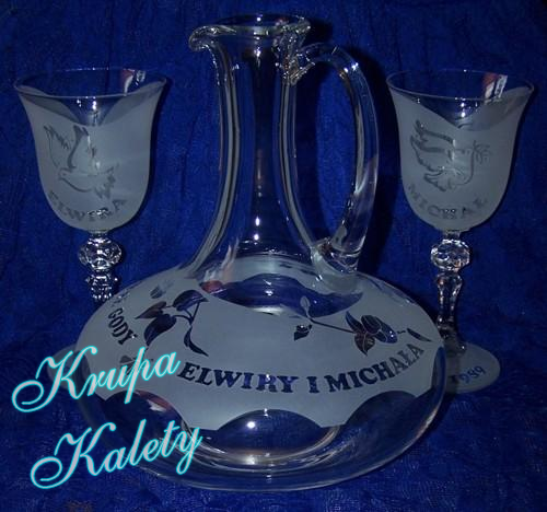 Karafka z kieliszkami do wina, piaskowany grawer.